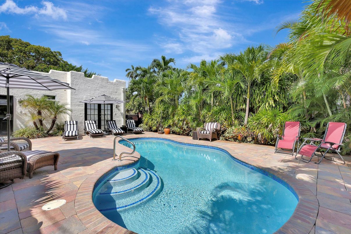 Exterior, Pool