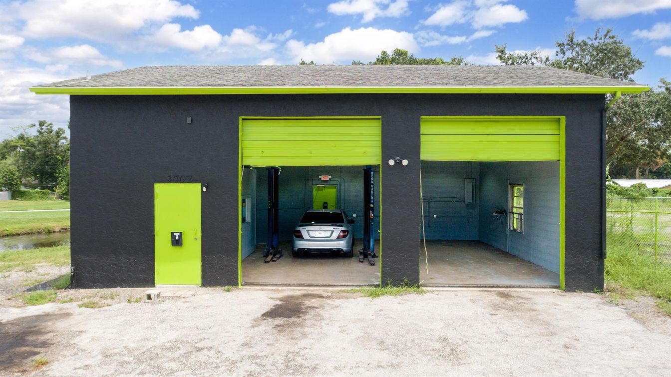 Detached Garage, Exterior