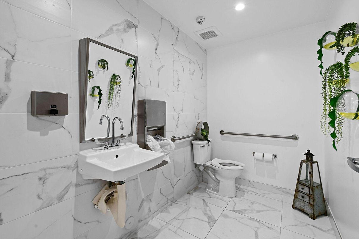 Bathroom, Interior, Marble, Marble Walls, Recessed Lighting
