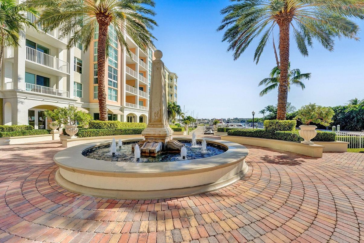 Exterior, Facade, Condo Building