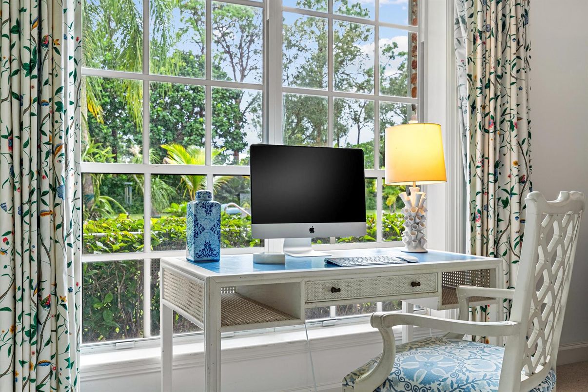 Home Office, Interior