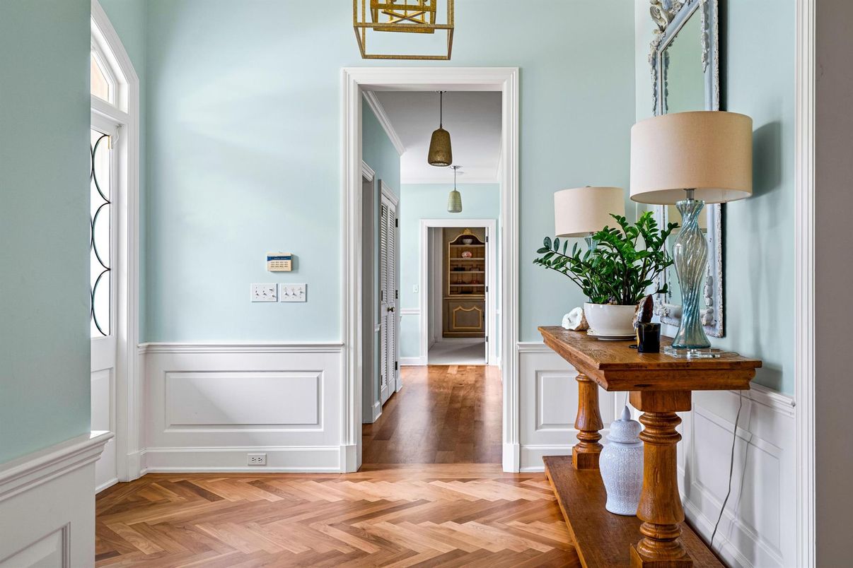 Interior, Pendant Lights, Wood Texture Flooring