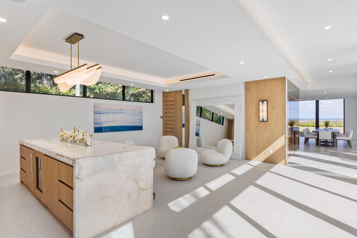 Dining room, Interior, Pendant Lights, Recessed Lighting