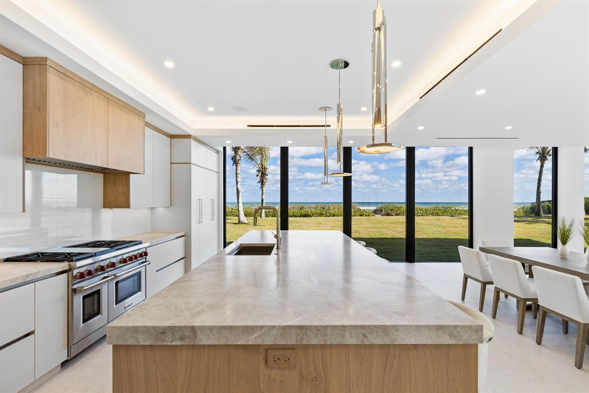Dining room, Interior, Kitchen, Pendant Lights, Recessed Lighting, Stainless Steel Appliances, Water