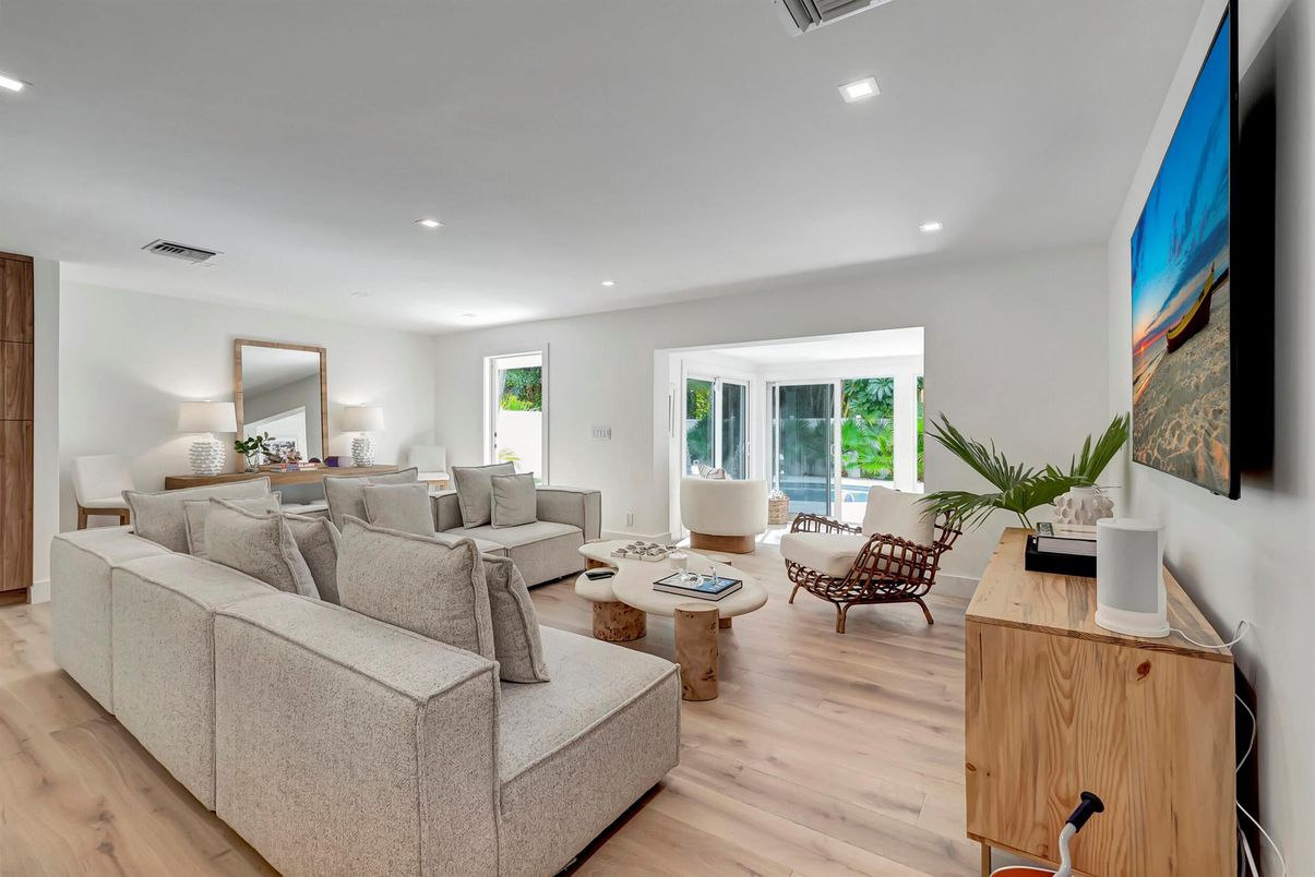 Interior, Living room, Recessed Lighting, Wood Texture Flooring