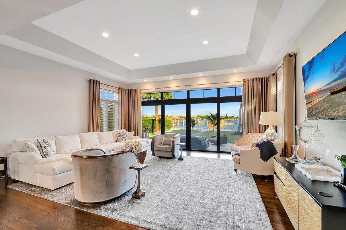 Interior, Living room, Recessed Lighting, Water, Wood Texture Flooring