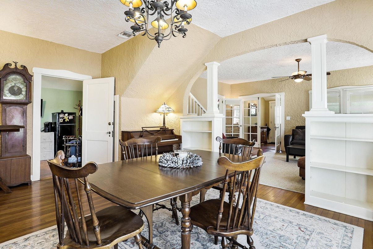Chandelier, Dining room, Interior, Piano, Wood Texture Flooring