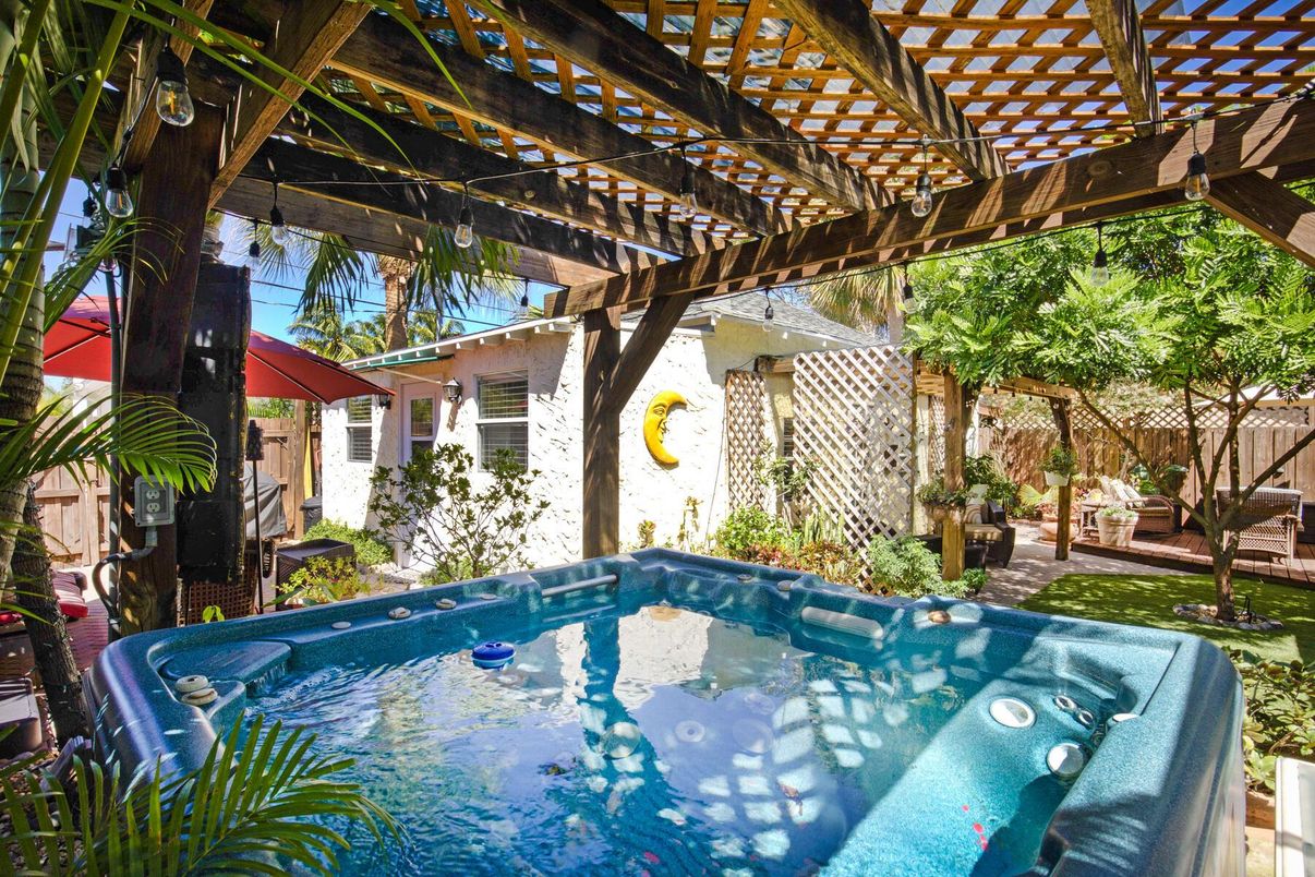 Exterior, Hot Tub