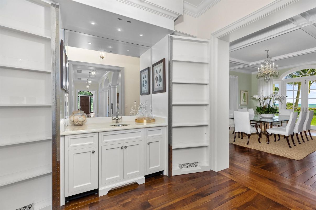 Chandelier, Dining room, Interior, Recessed Lighting, Wood Texture Flooring