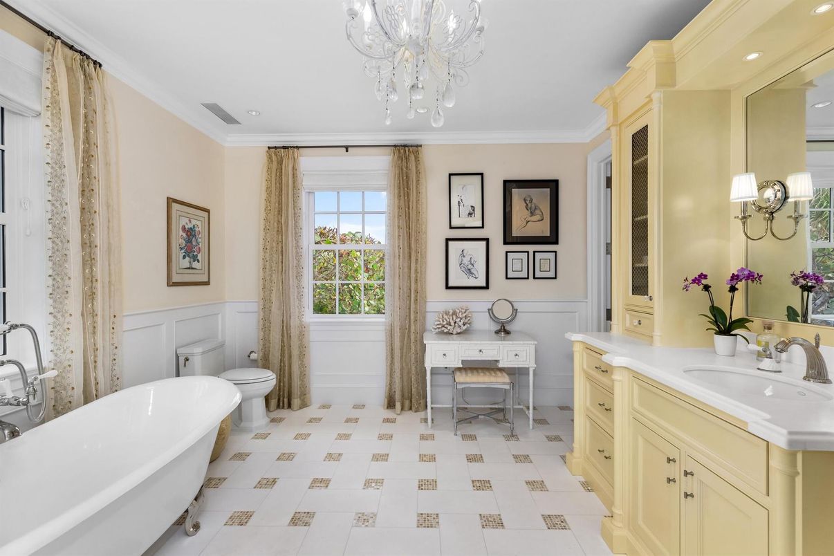 Bathroom, Chandelier, Dual Sink Vanities, Free Standing Baths, Interior, Recessed Lighting