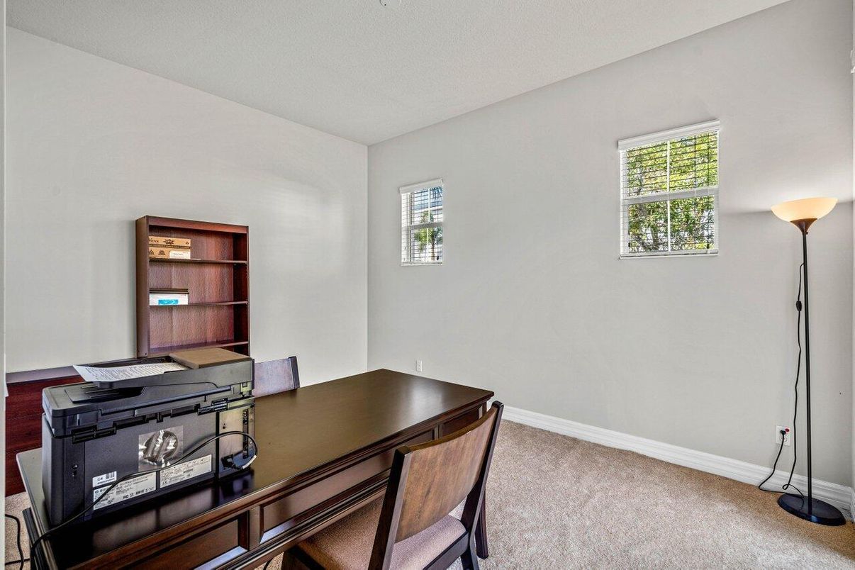 Home Office, Interior