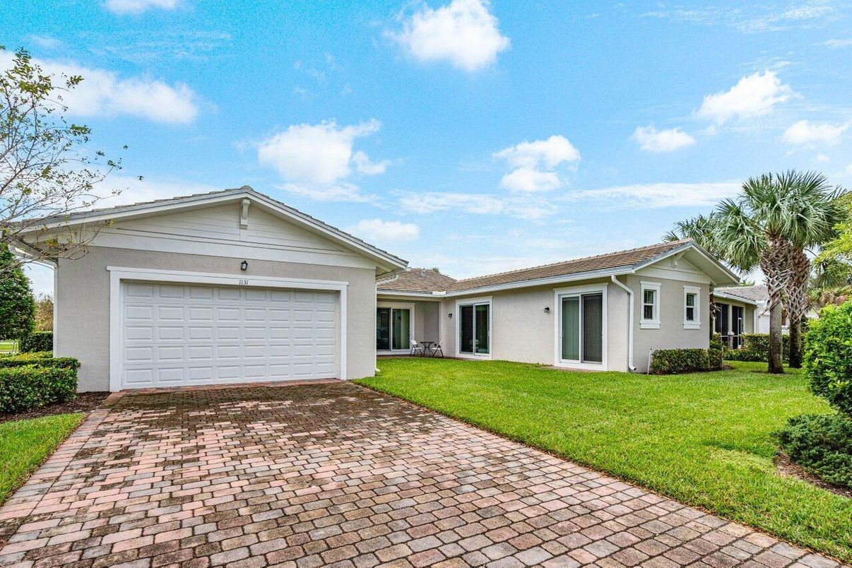Attached, Exterior, Facade, Ranch