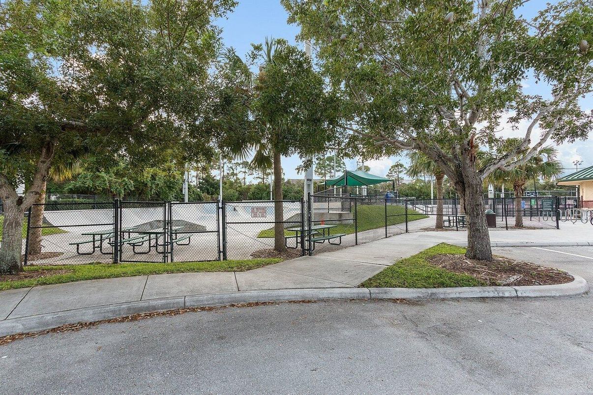 Exterior, Tennis Courts