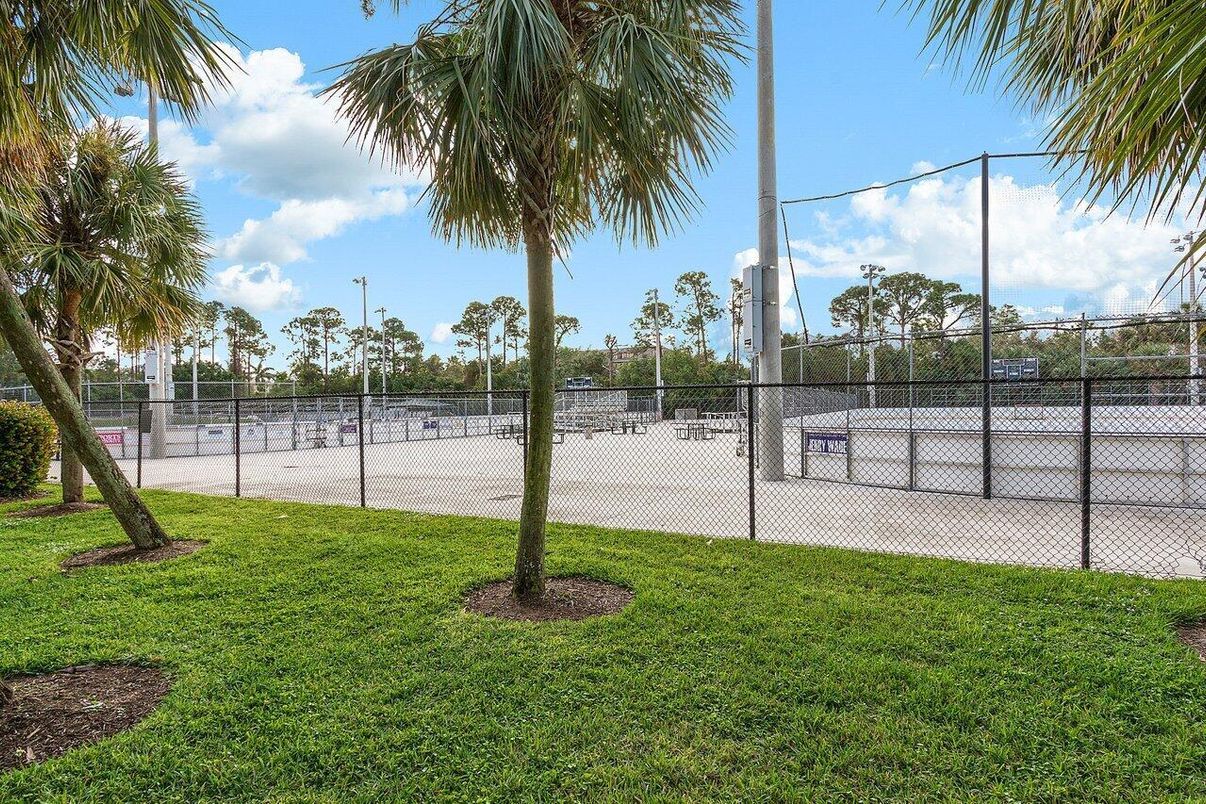 Exterior, Tennis Courts
