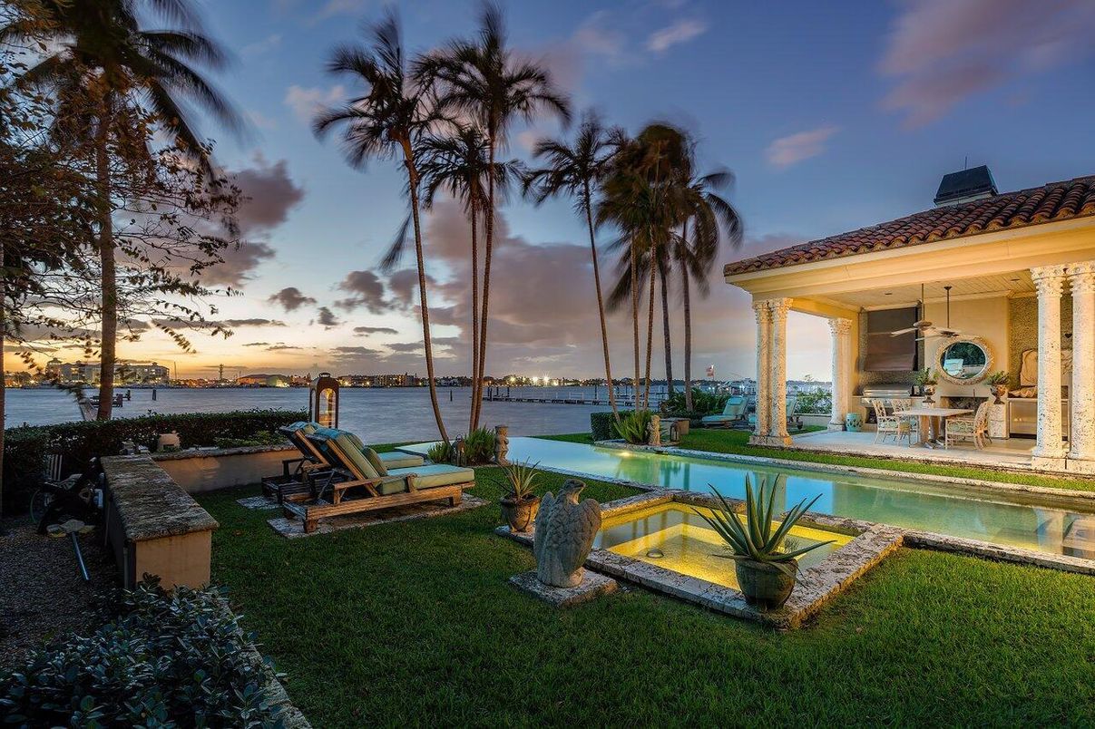 Exterior, Pool, Water