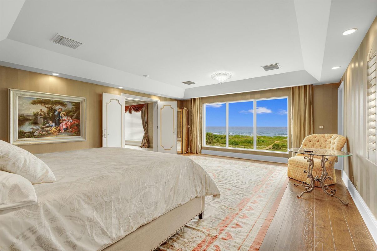 Bedroom, Interior, Recessed Lighting, Water, Wood Texture Flooring