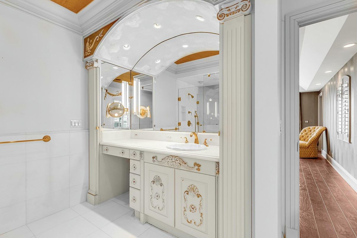Bathroom, Interior, Recessed Lighting, Wood Texture Flooring