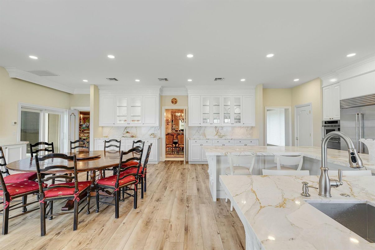 Dining room, Interior, Kitchen, Recessed Lighting, Wood Texture Flooring