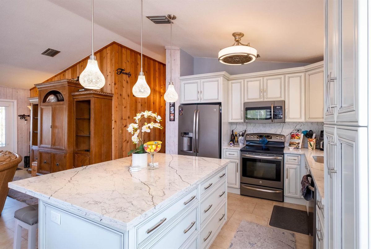 Interior, Kitchen, Pendant Lights, Stainless Steel Appliances