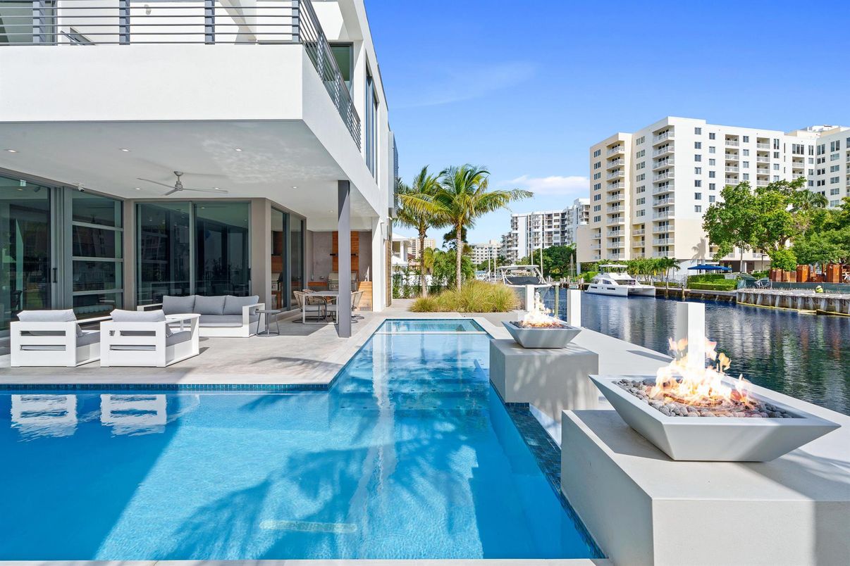 Exterior, Pool, Water