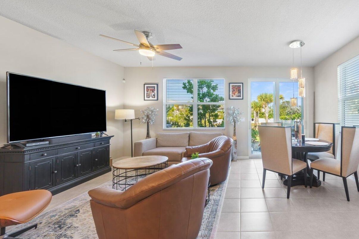 Dining room, Interior, Living room, Pendant Lights