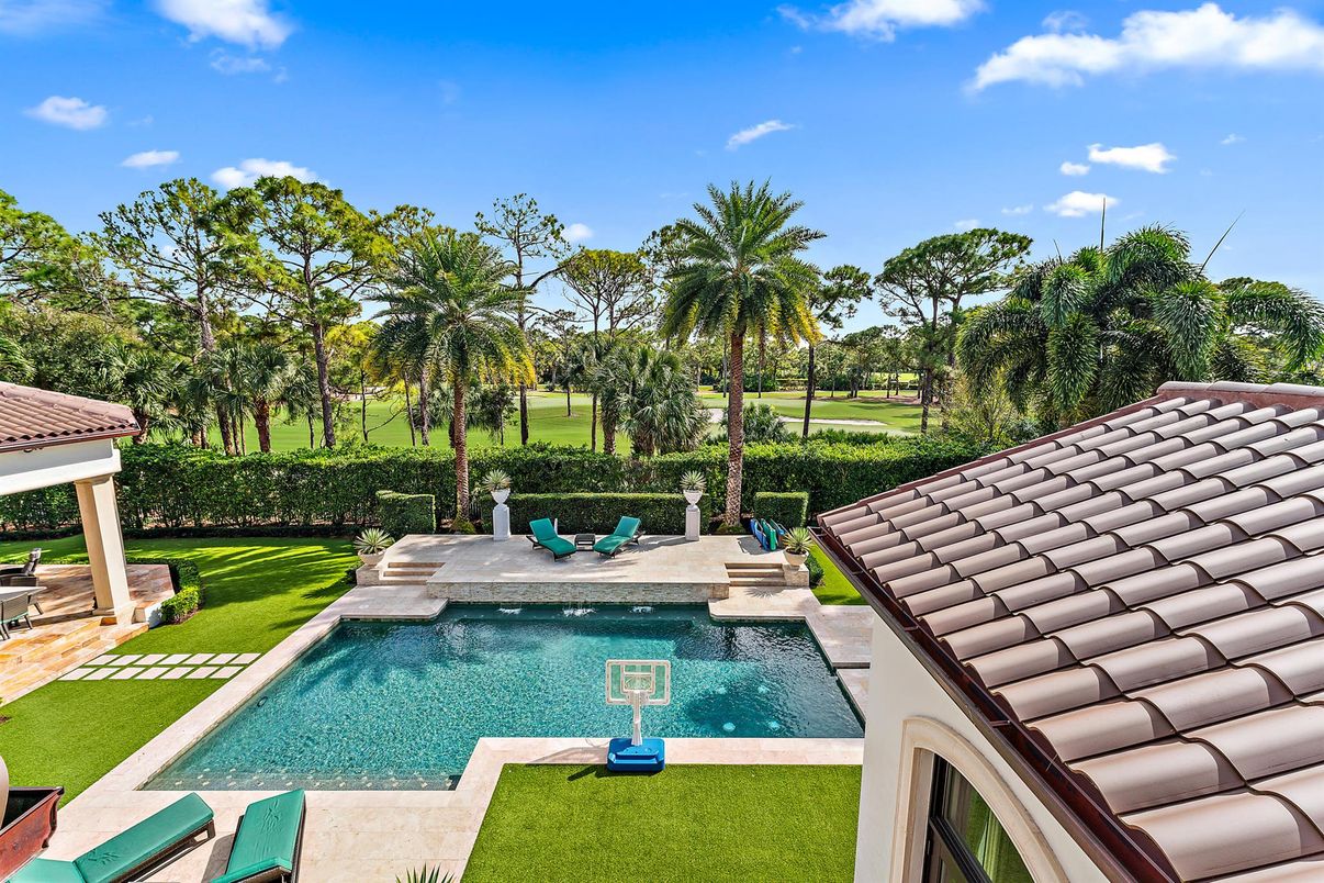 Exterior, Pool