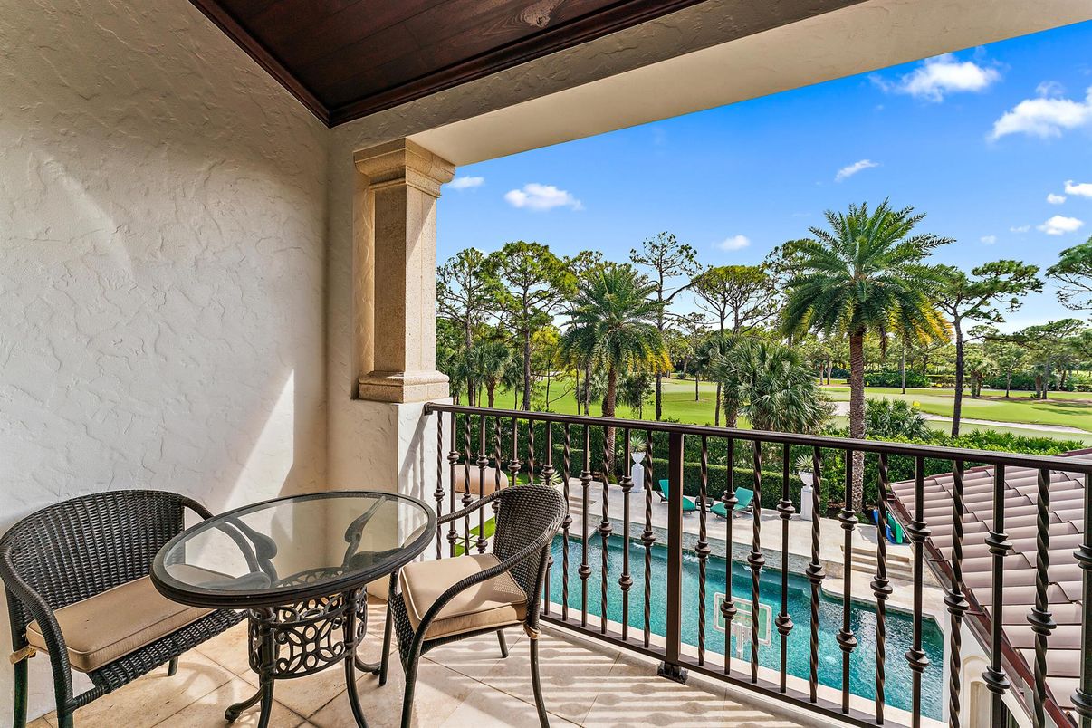 Exterior, Pool, Other