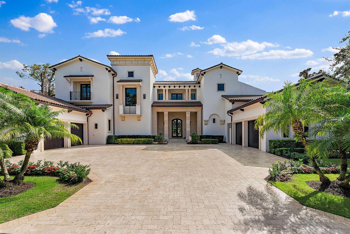 Attached, Exterior, Facade, Mediterranean