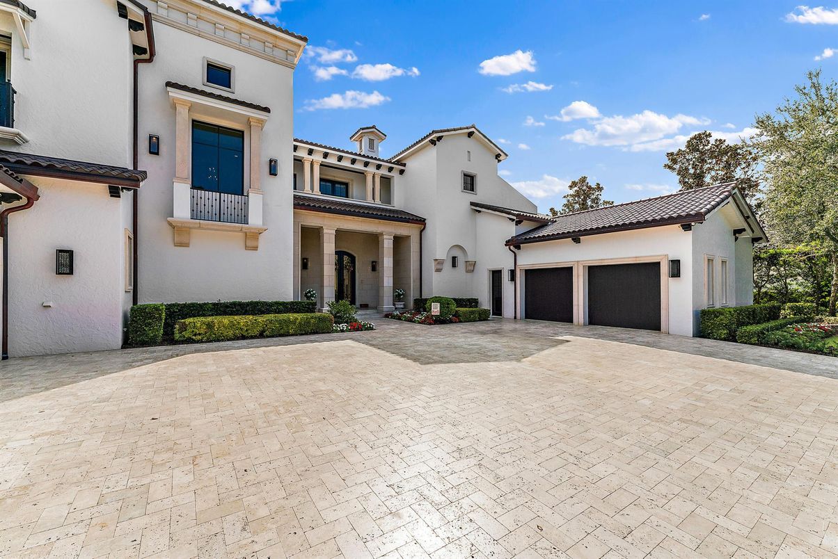 Attached, Exterior, Facade, Mediterranean