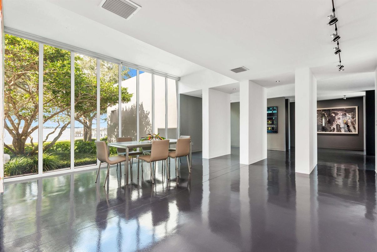 Dining room, Interior