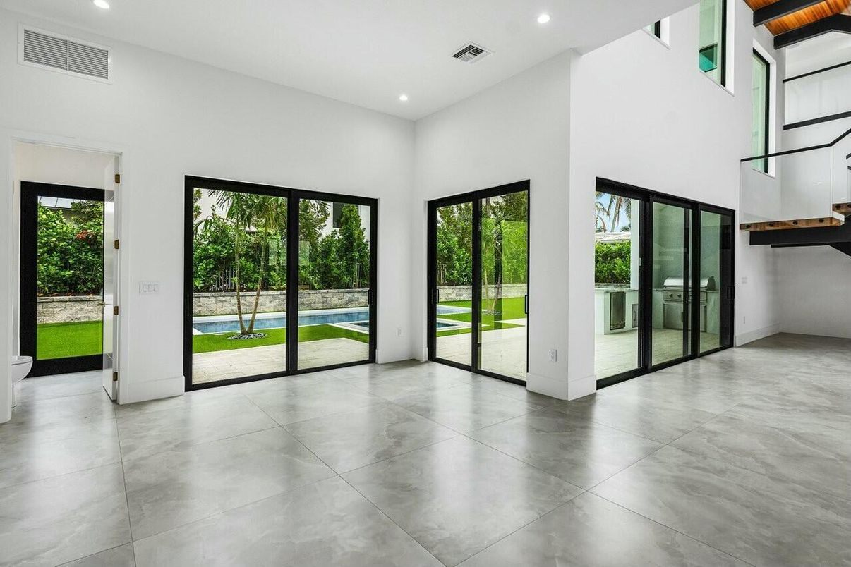 Empty room, Interior, Recessed Lighting