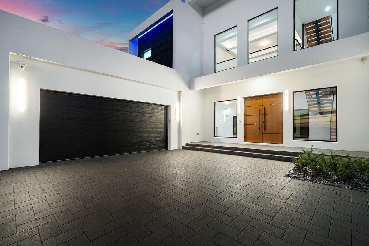 Attached, Exterior, Facade, Modern