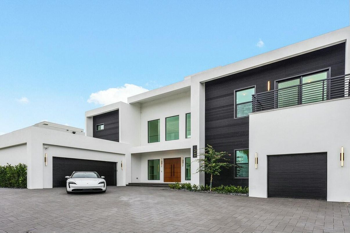 Attached, Exterior, Facade, Modern