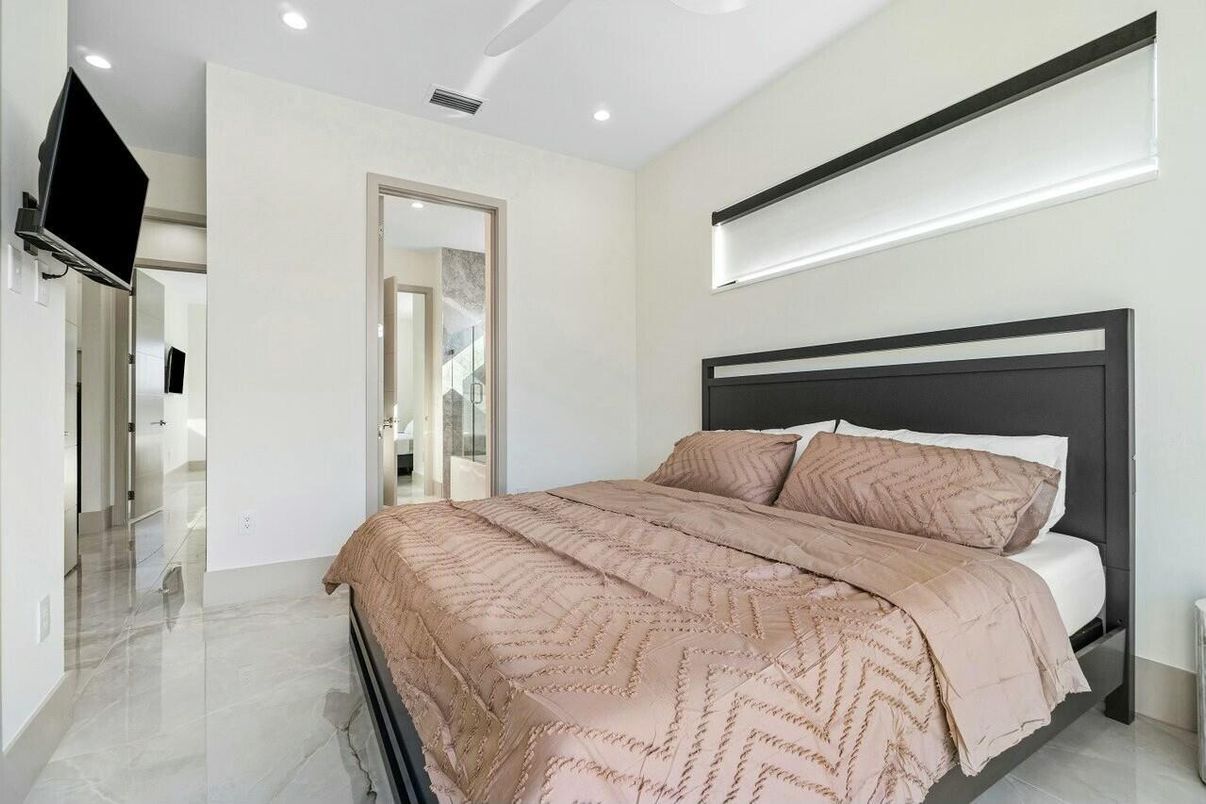 Bedroom, Interior, Recessed Lighting