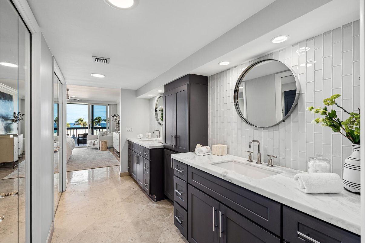 Bathroom, Dual Sink Vanities, Interior, Recessed Lighting, Water