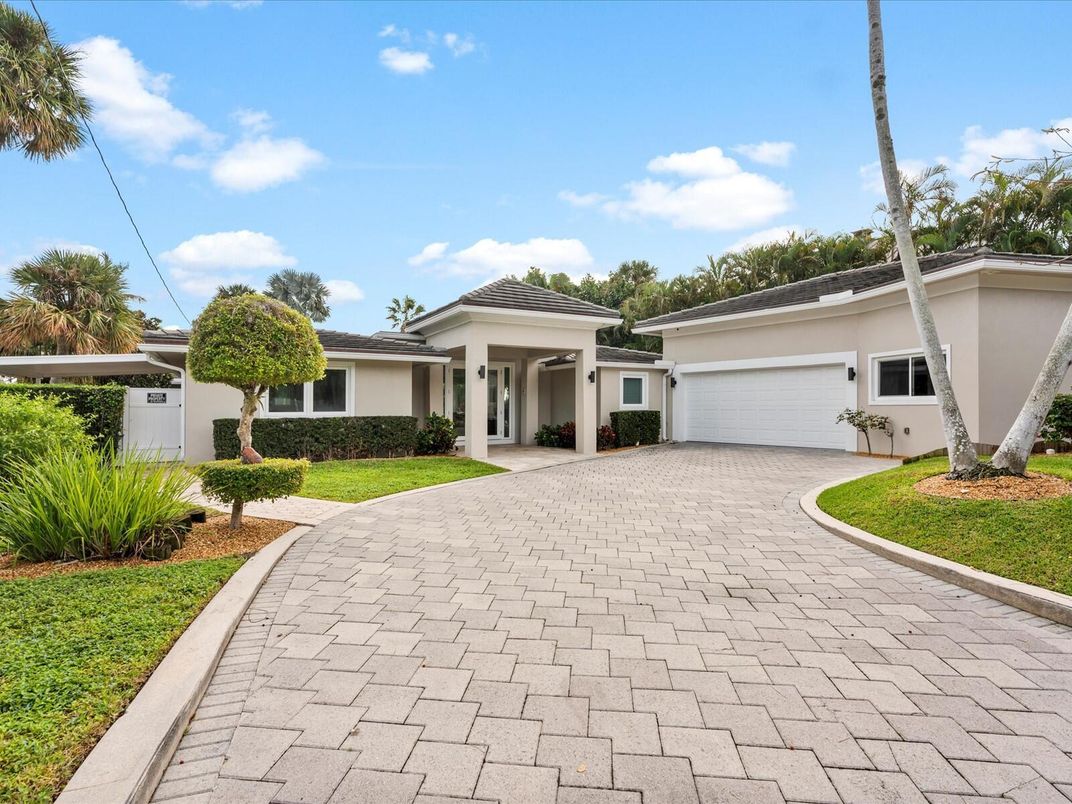 Attached, Exterior, Facade, Ranch