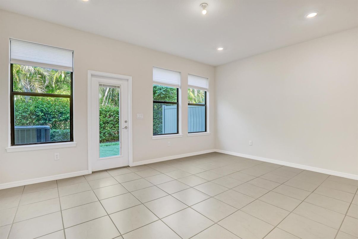 Empty room, Interior, Recessed Lighting