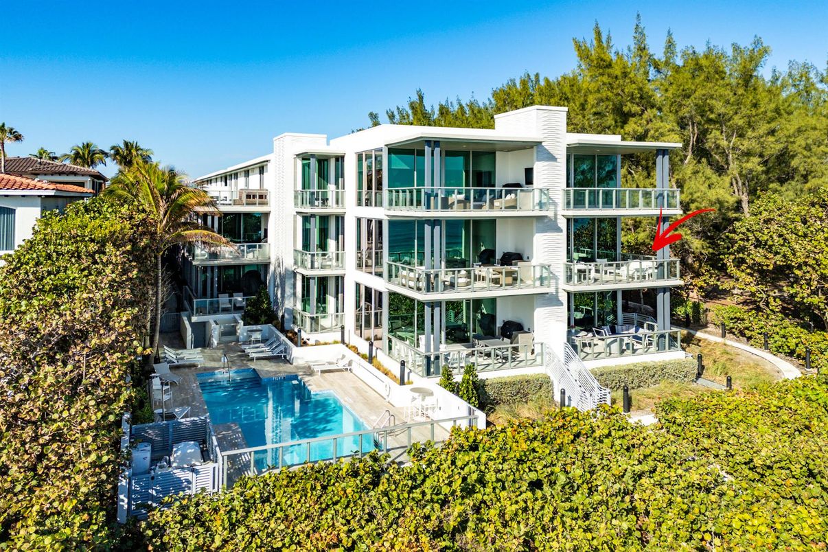 Exterior, Facade, Pool, Condo Building