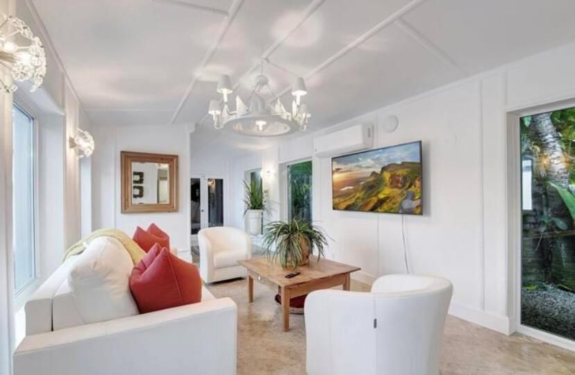 Chandelier, Interior, Living room
