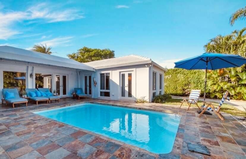 Exterior, Pool