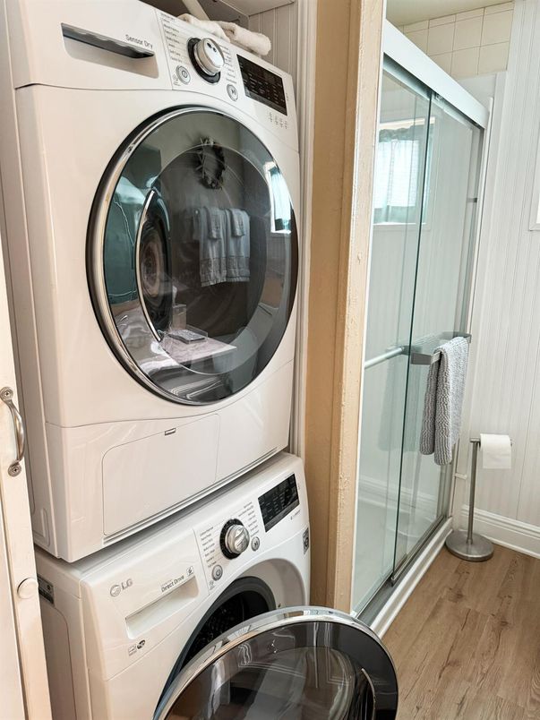 Interior, Utility Closets, Washer, Wood Texture Flooring
