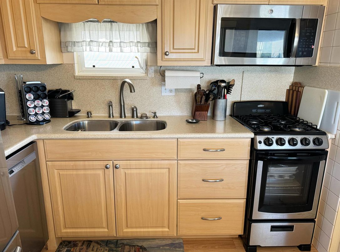 Interior, Kitchen, Stainless Steel Appliances