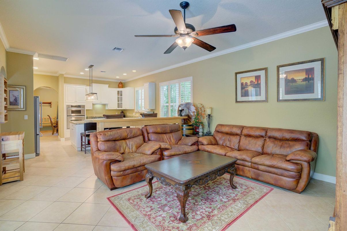 Interior, Kitchen, Living room, Pendant Lights, Recessed Lighting, Stainless Steel Appliances