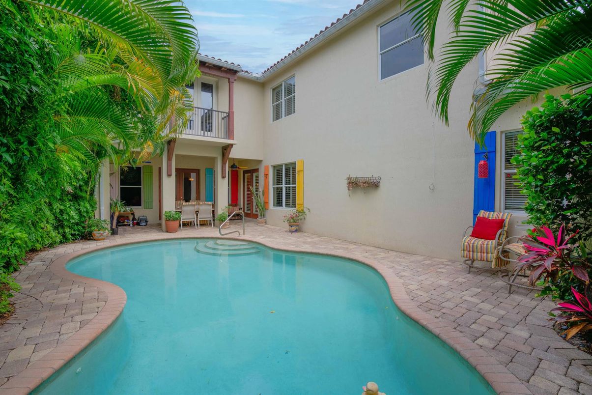 Exterior, Pool