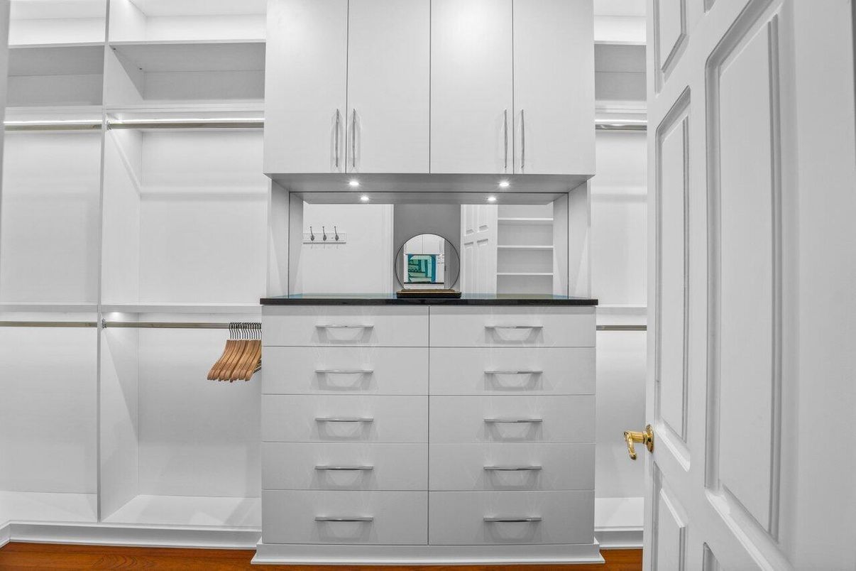 Interior, Walk-in Closets