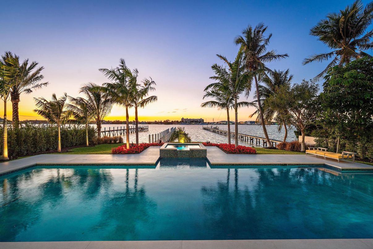 Exterior, Pool, Water
