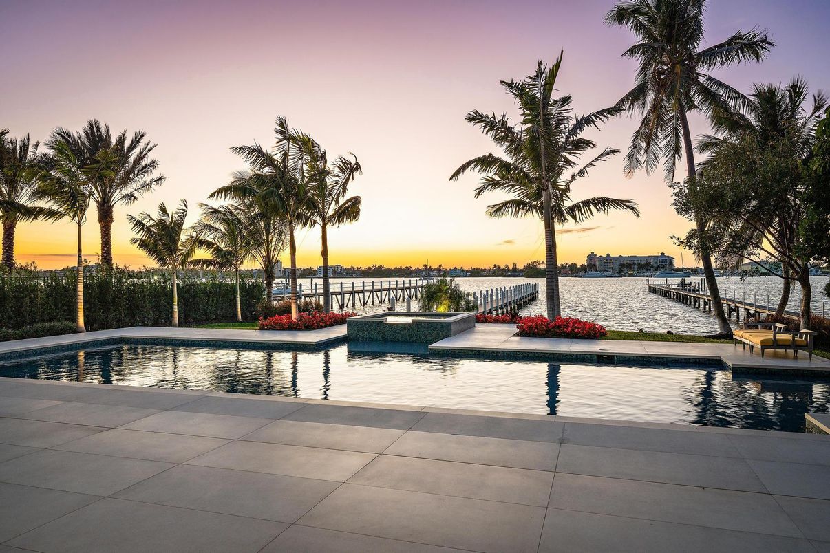 Exterior, Pool, Water
