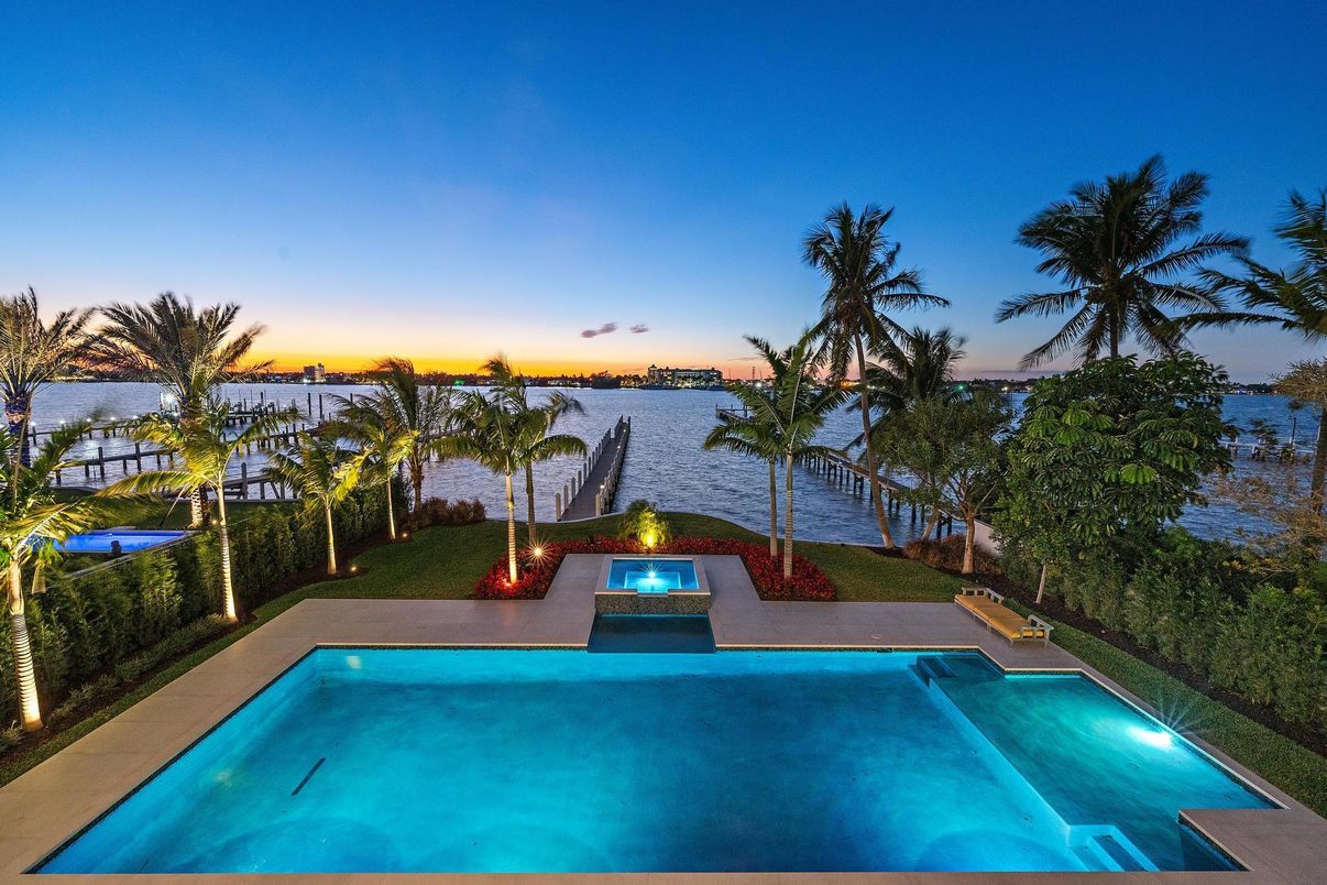 Exterior, Pool, Water