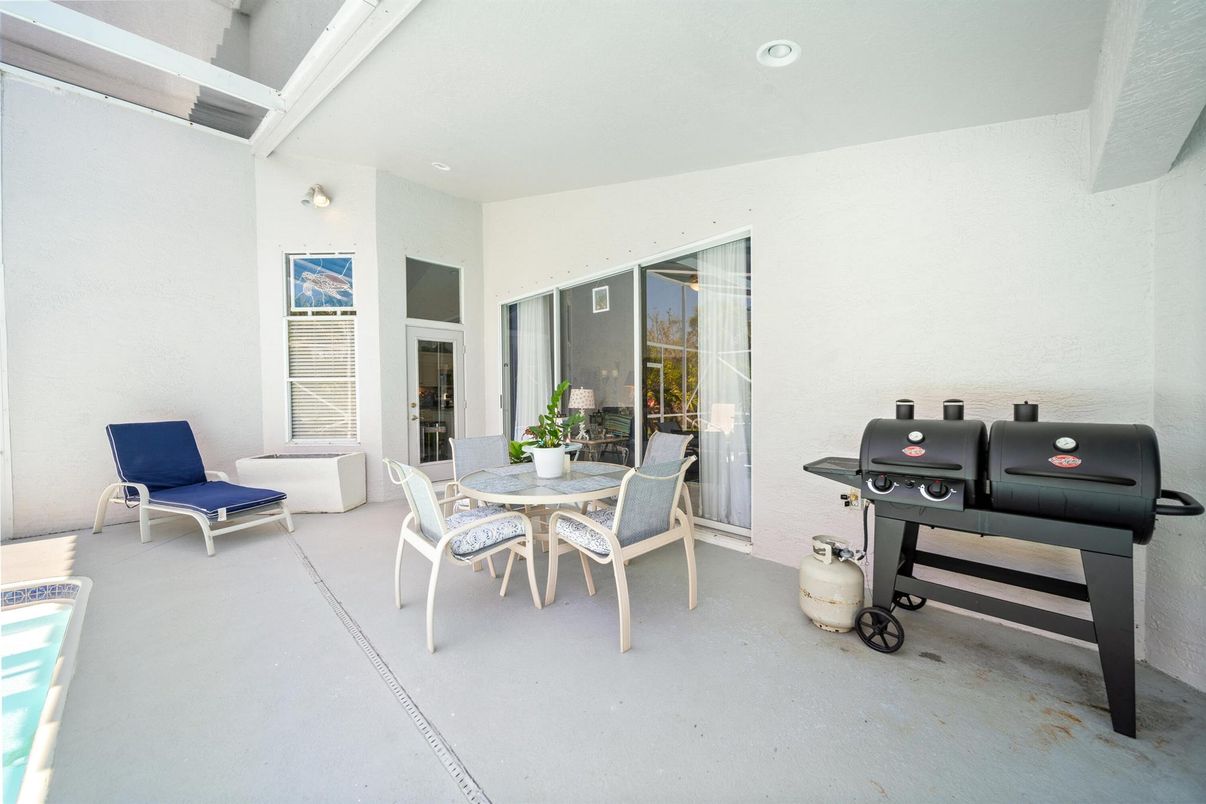 Dining room, Exterior