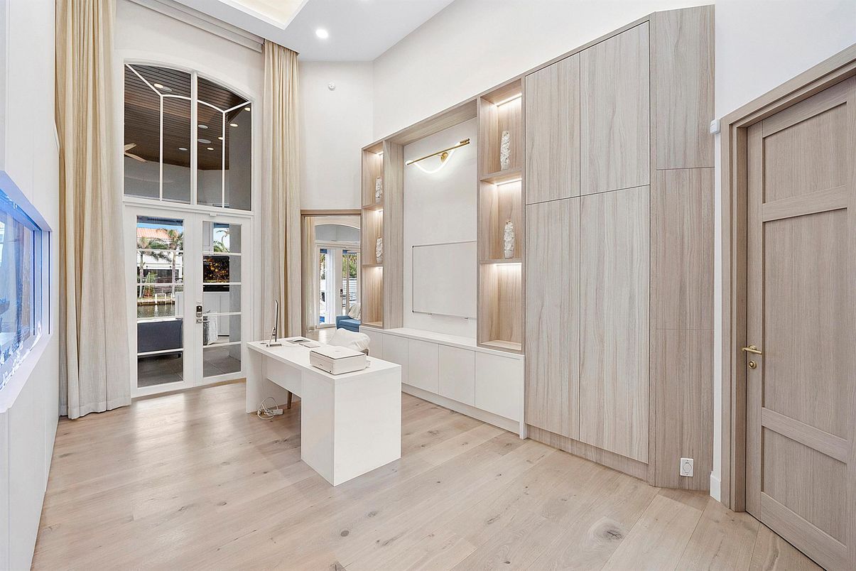 Interior, Recessed Lighting, Wood Texture Flooring